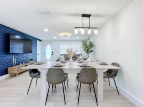 Poolside Paradise Near Siesta Key Beach